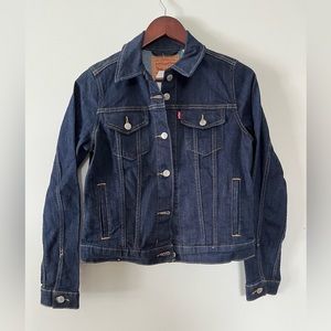 NWT Levi’s jean jacket - dark denim, women’s medium